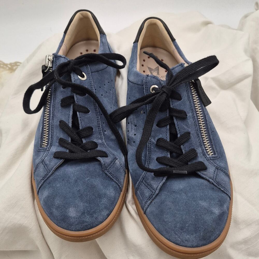 Mephisto Nikita sneakers in a blue suede Fashion Sneakers Women's size 7.5